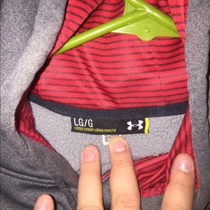 Size large men’s under armor sweatshirt
